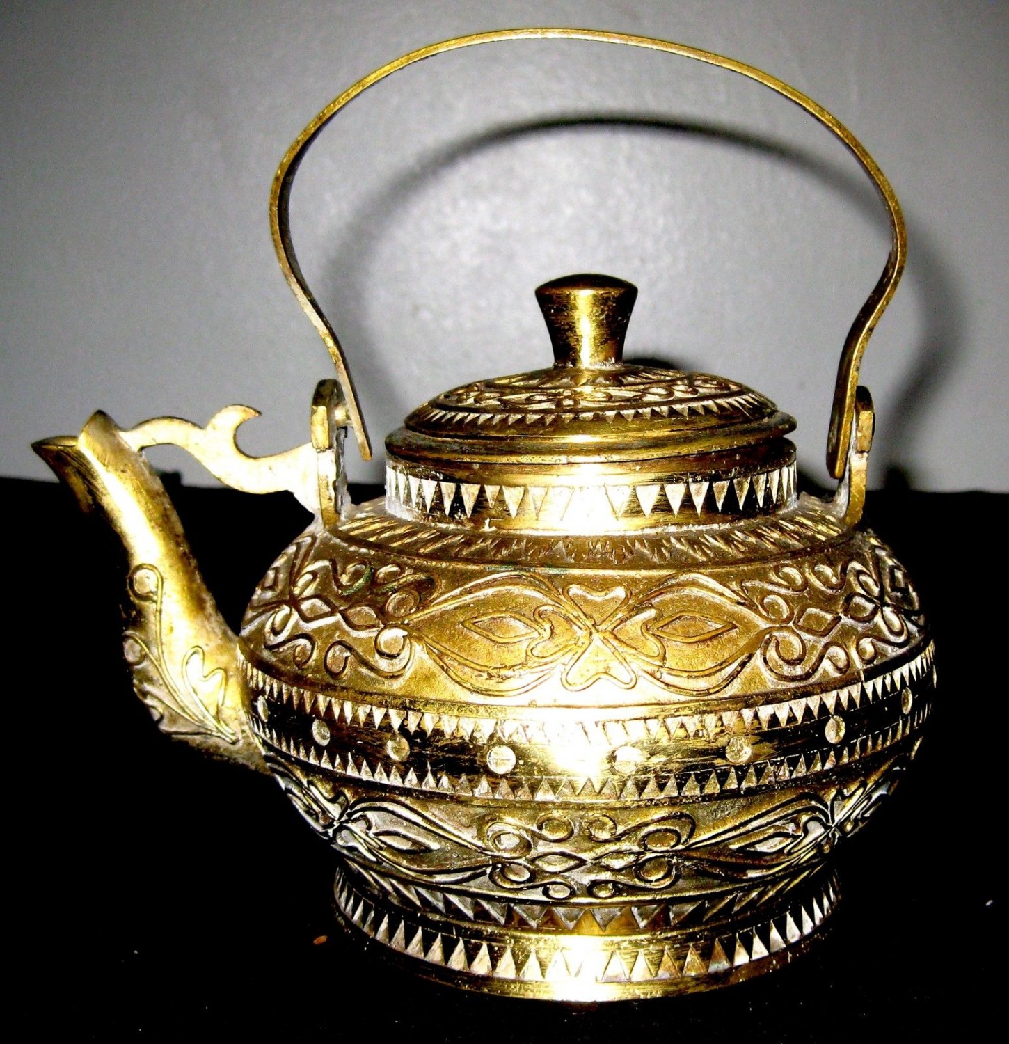 ANTIQUE PURE BRONZE HAND CARVED TEAPOT INDIA