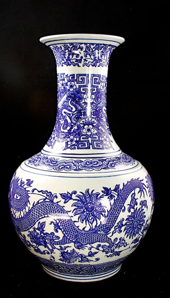 CHINESE PORCELAIN FIVE-CLAWS DRAGONS BLUE&WHITE VASE,YONGZHEN MARK,19TH C.