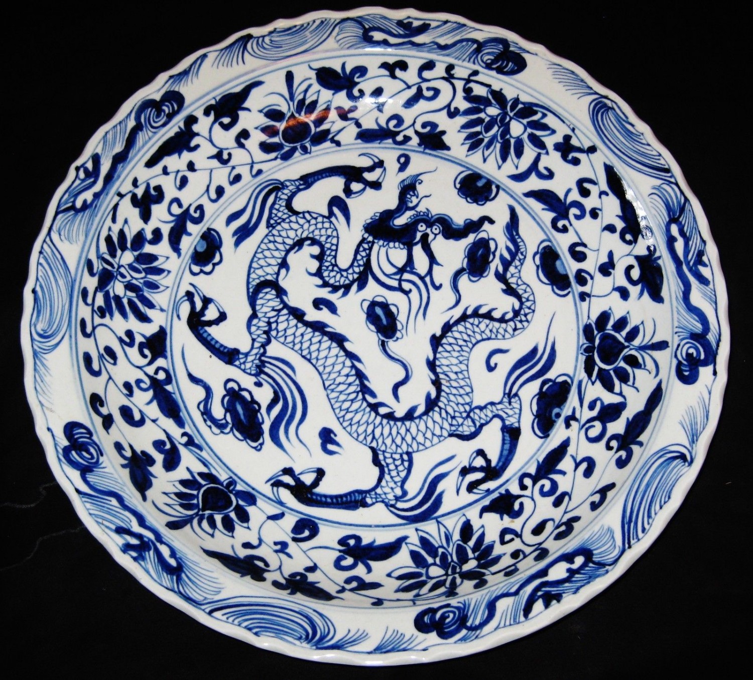 BIG ANTIQUE CHINESE DRAGON PORCELAIN, 43CM B&W CHARGER,19TH C, XUANDE MARK.